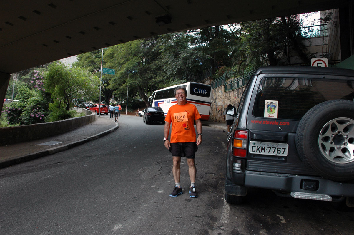 Fernando L. Stávale (filho de Alfredo M. Stávale e Ligia Loureiro) em São Paulo. Fernando disputou a Maratona de São Silvestre (31_12_2010)