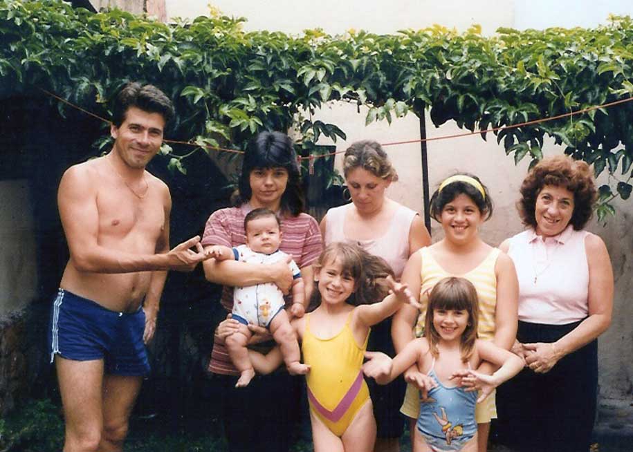 Mauricio, Eleide com Victor, Marcia com Thais, Sandra com Leila e a matriarca Lygia