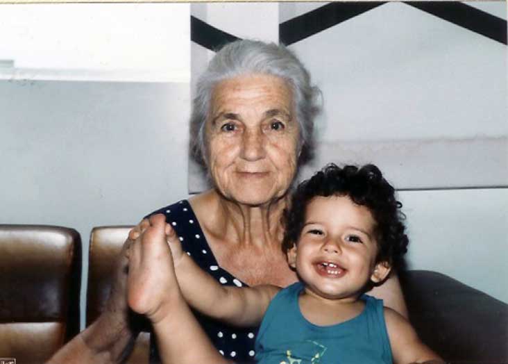 Philomena Cattozzo (mãe de Lygia) com o neto Victor - Guarujá