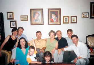 Família de Tereza e Hélio: Elizabeth e o marido Renato (filho de Tereza e Hélio), Ana Maria, o marido Marcelo (filho de Tereza e Hélio) e o filho Gustavo, Ligia (filha de Renato e Elizabeth), Tereza e Hélio, Hélio Junior e Fernando (filho de Tereza e Hélio)