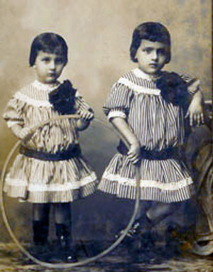 As irmãs Maria de Lourdes e Lucília Stávale (filhas de Jacomo Stávale e Tereza D'Aiuto)