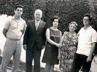 O casal Maria de Lourdes Stávale e Nelson de Mello Malheiro com os filhos Nelson, Maria Cecília e Patrício Stávale Malheiro (foto de 1967)