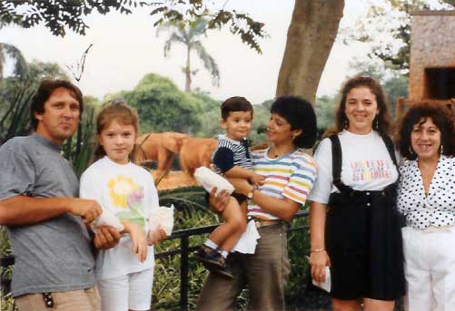 Volézio e sua filha Juliana, Eleide com Victor, a prima Mônica (esposa de Volezio) e Lygia Stávale (zoológico de São Paulo)