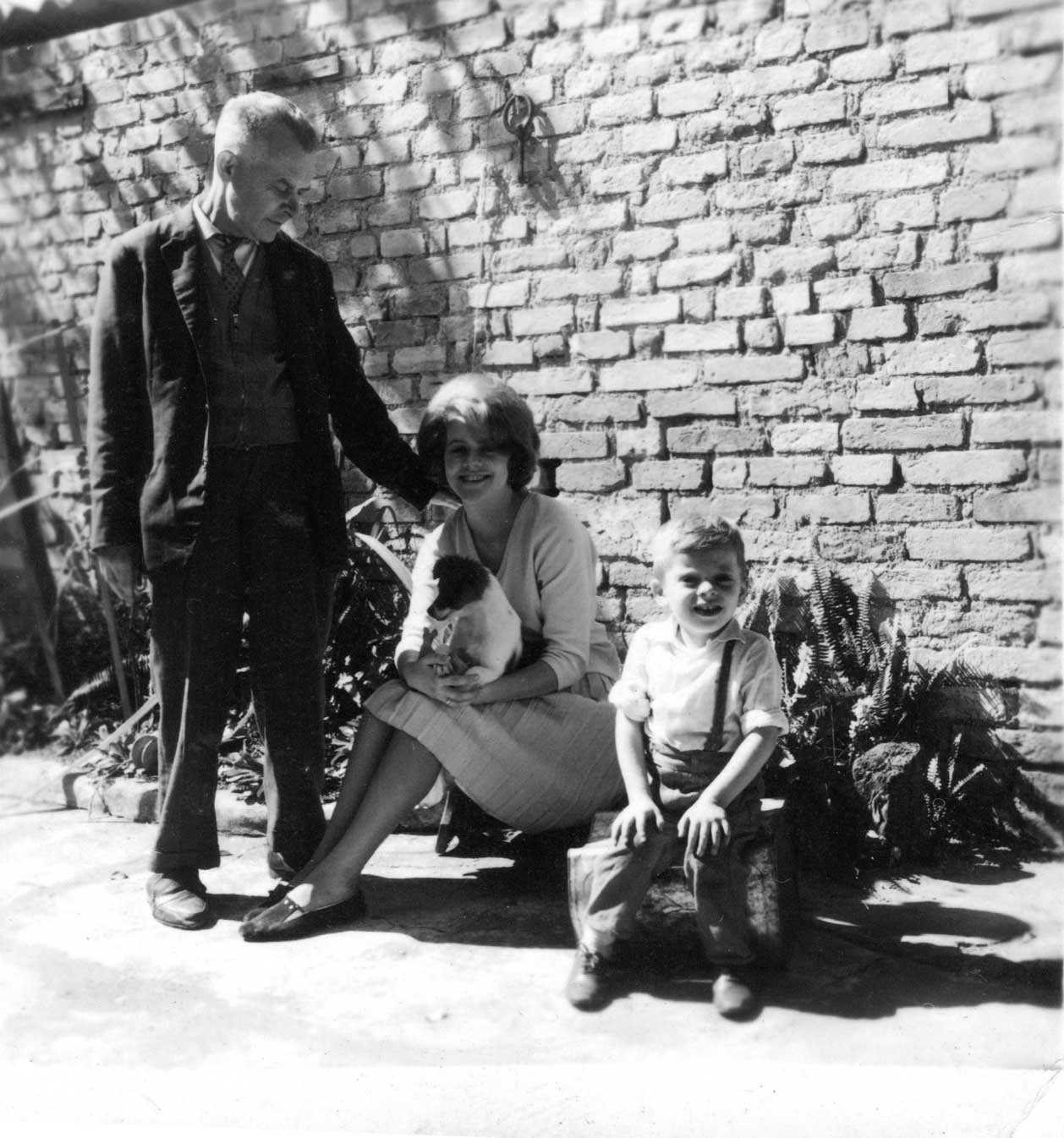 Jose Stávale Junior, a filha Yara Berenice Stávale e Reinaldo Stávale (neto de Jose e sobrinho de Yara). (Casa de Jose na Rua Javari 293, Mooca)