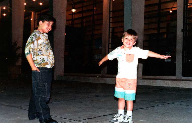 19.3 Victor e Yuri. Apresentação de Victor no Teatro Artur Azevedo - Mooca, São Paulo (2)