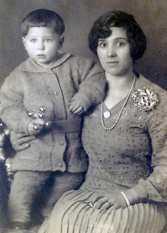 Italia Sarro and her son  Armand Stávale (1920)