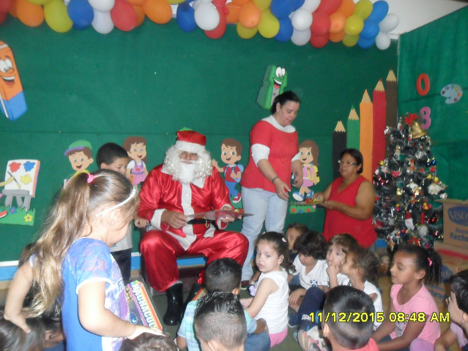 Papai Noel na EMEI Rosa Stávale. 2015 Último ano do Papai Noel na escola e no entorno da escola, bairro Tanque – Atibaia SP.