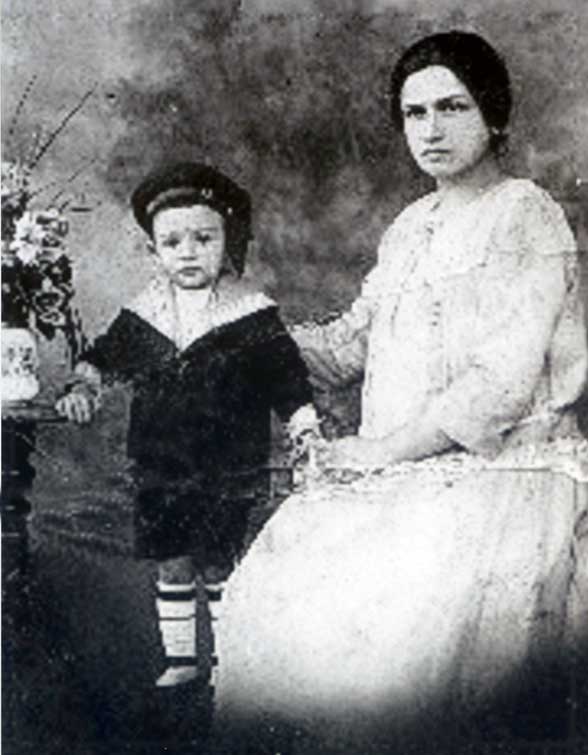 1 Salvatore e sua mãe Rosalbina Fillippone (foto de 1925)