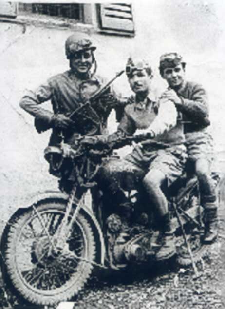 3 Salvatore (na moto) durante o  serviço militar (1)