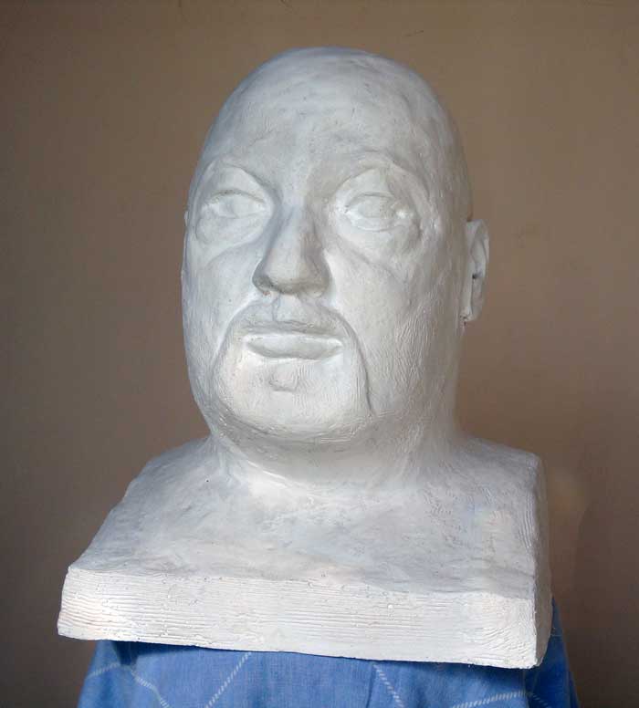 1. Busto de Roberto Stávale (feito por Ary Queiroz Barros em 2006). Antes