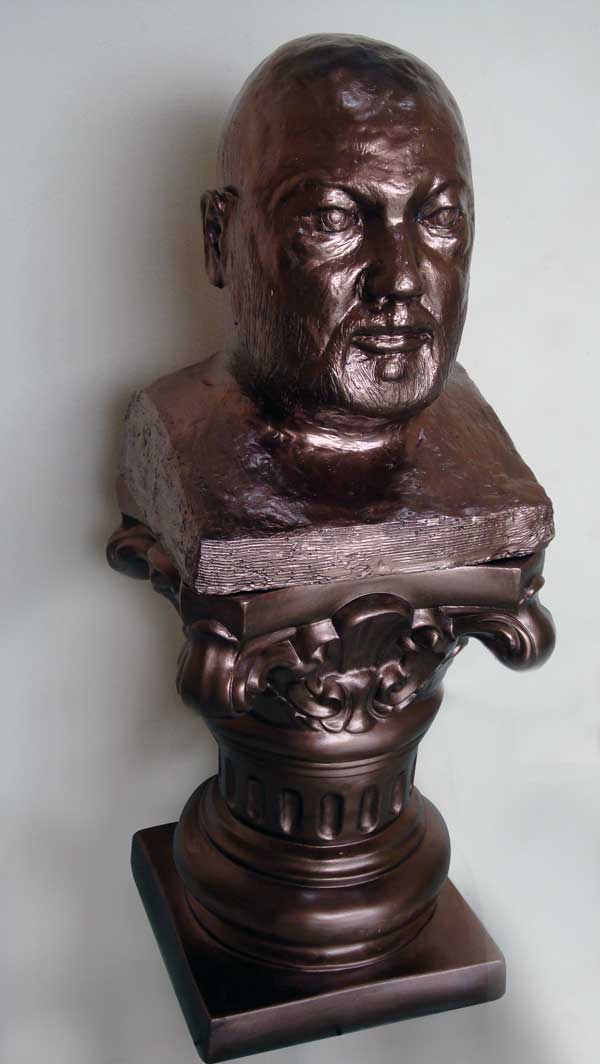 2. Busto de Roberto Stávale, depois, restaurado por Reinaldo Stávale